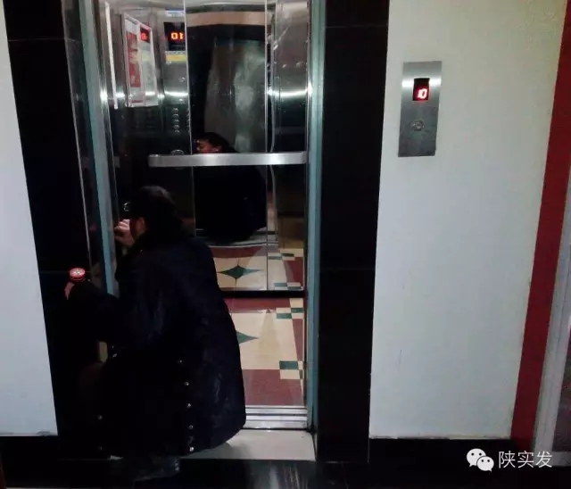 检查电梯.webp.jpg 检查电梯.webp.jpg