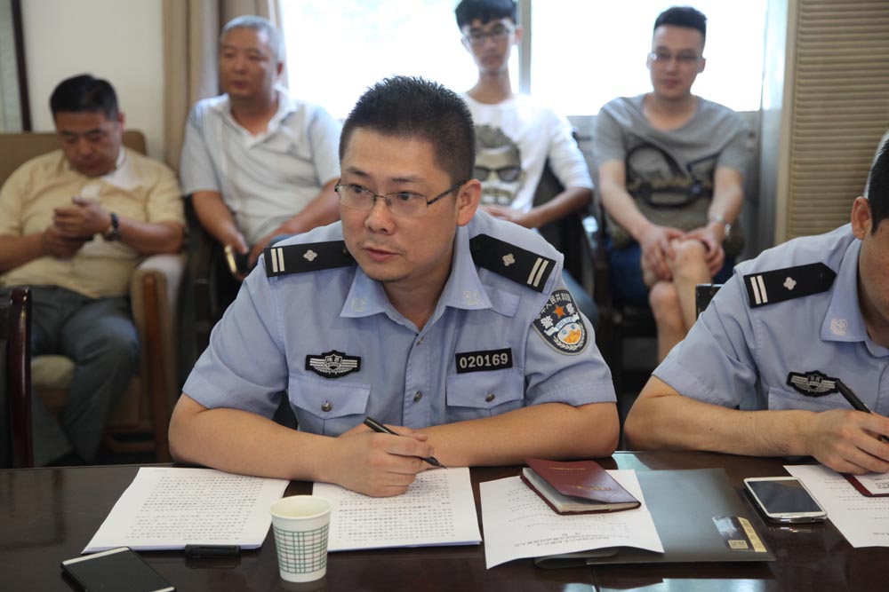 3交警新城大队安监中队科长黄博讲话.jpg 3交警新城大队安监中队科长黄博讲话.jpg